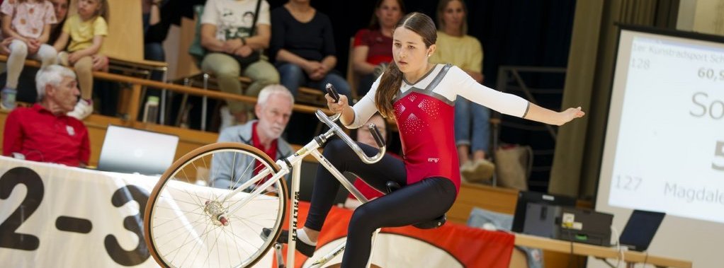 Kunstradbewerb „Bambipreis“ des ARBÖ RC Meiningen in der VS Meiningen