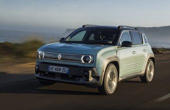 Renault R4 E-Tech, mit Retro-Design, Faltdach und Charme