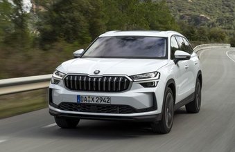 Der neue Škoda Kodiaq 2.0 TDI 4x4 DSG Sportline von Vorne whrend dem Fahren