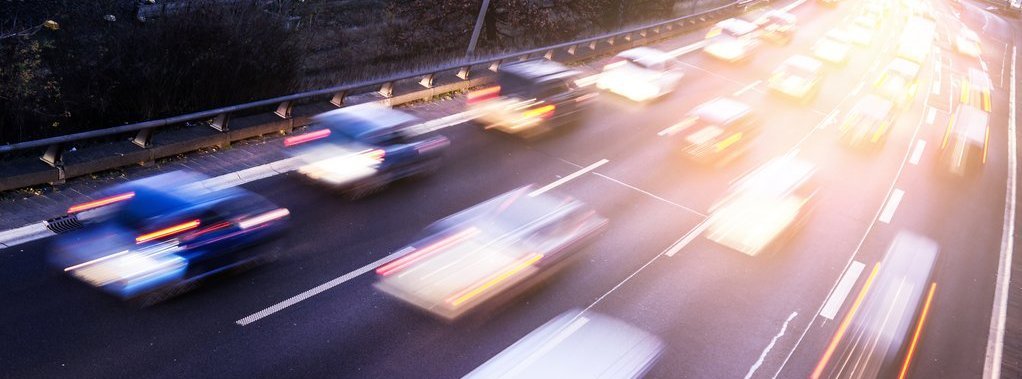 Autoverkehr auf Autobahn