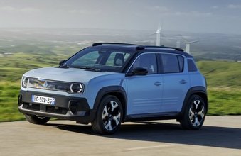 Renault 4 image bank media Test-Drive, on April 28th 2025 at Lisbonne, Portugal